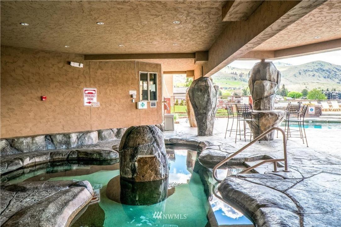 Grandview Lake Chelan- Waterfront View, Pool, Hot Tub, Golf, 1 Min To Downtown ภายนอก รูปภาพ